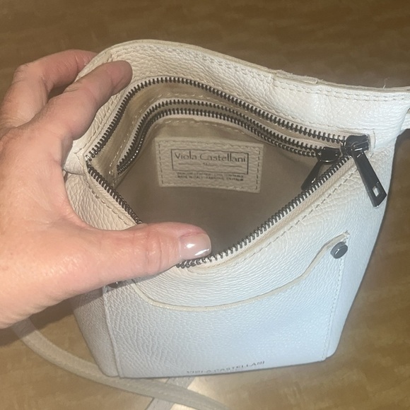 Viola Castellani creamy soft leather Crossbody Bag  gunmetal hardware preowned - Picture 4 of 11